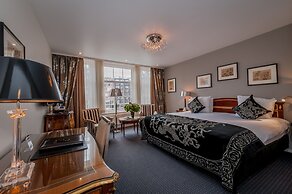 Ambassade Hotel