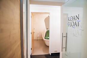 Ambassade Hotel