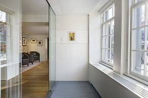 Ambassade Hotel