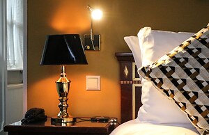 Ambassade Hotel