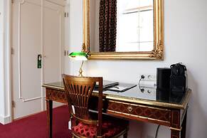 Ambassade Hotel