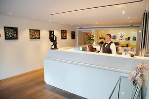 Ambassade Hotel
