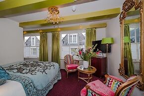 Ambassade Hotel