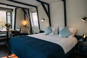 Ambassade Hotel