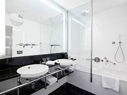 Ambassade Hotel
