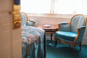 Ambassade Hotel