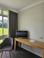The Avenue Hotel