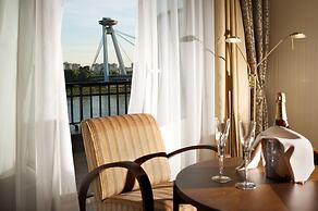 Devin Hotel