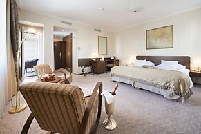 Devin Hotel