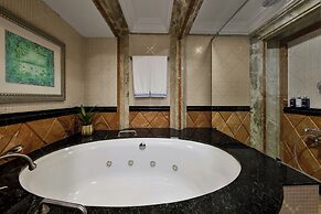 Al Habtoor Grand Resort, Autograph Collection®