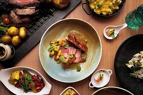 Al Habtoor Grand Resort, Autograph Collection®