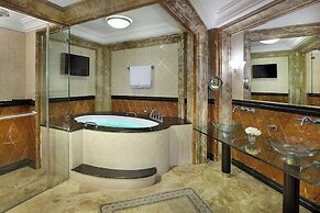 Al Habtoor Grand Resort, Autograph Collection®