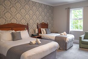 Woodland Manor Hotel
