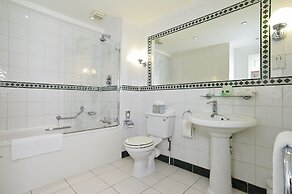Sir Christopher Wren Hotel