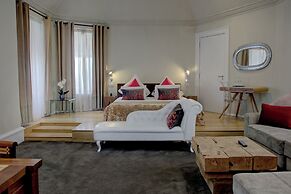 Carmelite Hotel