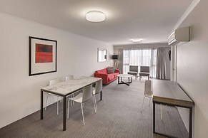 Adina Serviced Apartments Canberra James Court