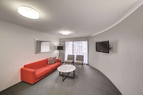 Adina Serviced Apartments Canberra James Court