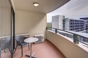 Adina Serviced Apartments Canberra James Court
