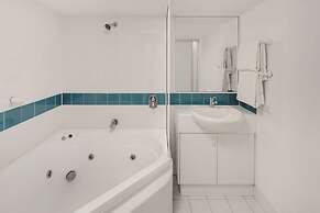 Adina Serviced Apartments Canberra James Court