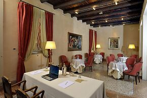 Hotel Corona d'Oro