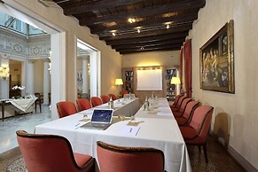 Hotel Corona d'Oro