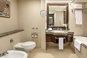 Sule Shangri-La, Yangon