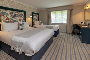 Thatchers Hotel