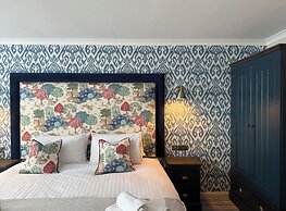 Thatchers Hotel