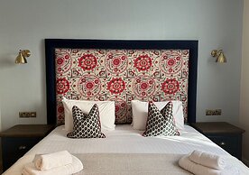 Thatchers Hotel