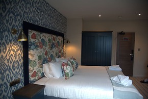 Thatchers Hotel