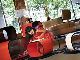 Novotel Mumbai Juhu Beach Hotel