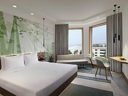 Novotel Mumbai Juhu Beach Hotel