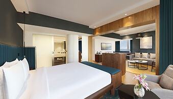 Novotel Mumbai Juhu Beach Hotel