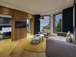 Novotel Mumbai Juhu Beach Hotel