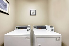 La Quinta Inn & Suites by Wyndham Harrisburg Airport Hershey