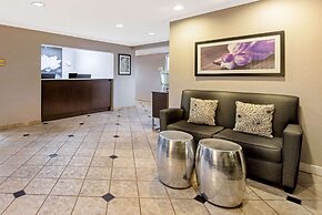 La Quinta Inn & Suites by Wyndham Harrisburg Airport Hershey