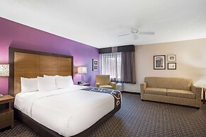 La Quinta Inn & Suites by Wyndham Hartford - Bradley Airport