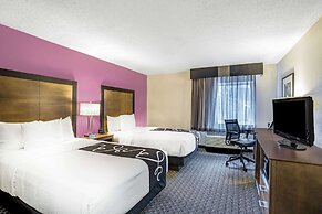 La Quinta Inn & Suites by Wyndham Hartford - Bradley Airport
