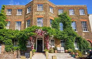 The Mitre, Hampton Court