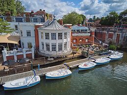 The Mitre, Hampton Court