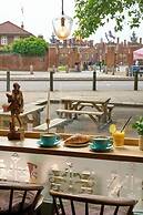 The Mitre, Hampton Court