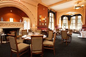 Best Western Plus Grim's Dyke Hotel