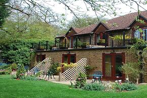 Best Western Plus Grim's Dyke Hotel