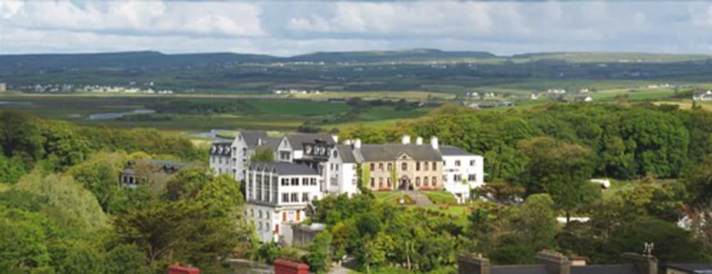 Falls Hotel & Spa