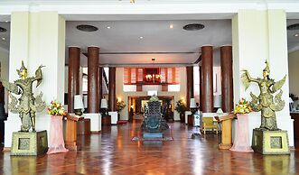 Inya Lake Hotel