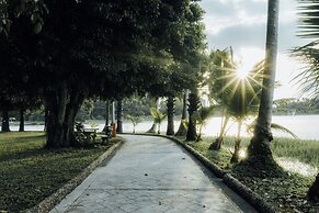 Inya Lake Hotel