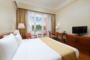 Inya Lake Hotel