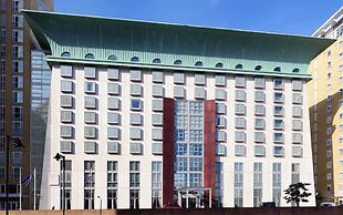 Canary Riverside Plaza Hotel