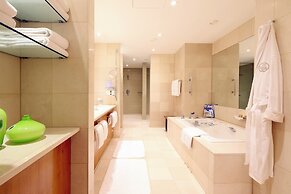 Canary Riverside Plaza Hotel