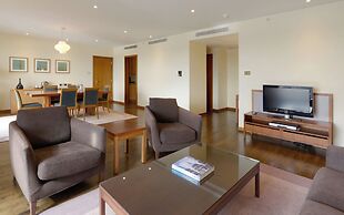 Canary Riverside Plaza Hotel